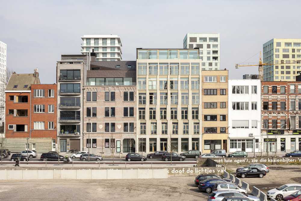Edifici lungofiume Anversa
