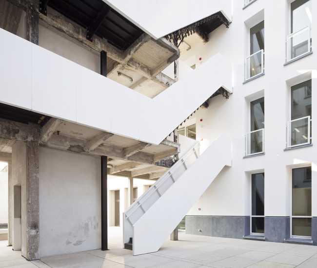 Internal courtyard body scale