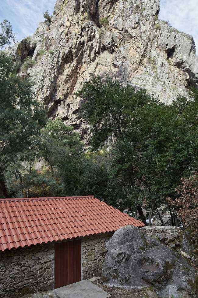 Rifugio tra le rocce