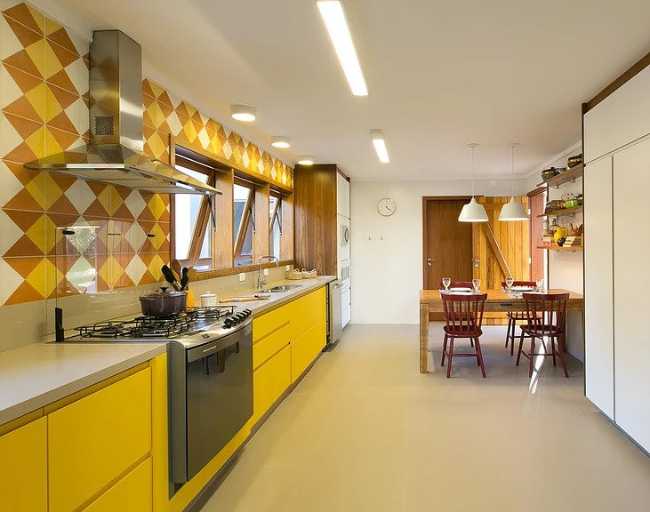 Interni cucina gialla