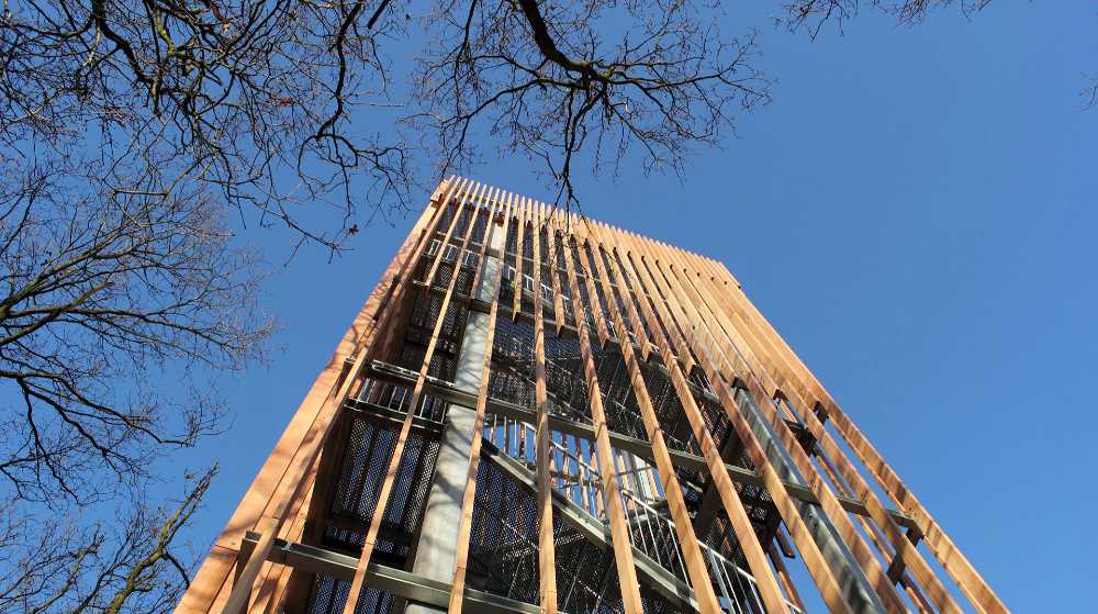 Torre panoramica in acciaio e legno