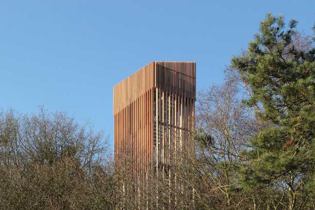Torre panoramica in acciaio e legno