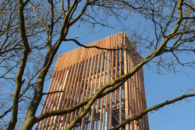 Torre panoramica in acciaio e legno