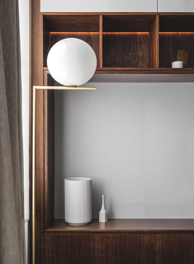 Dettaglio contemporaneo in legno di noce