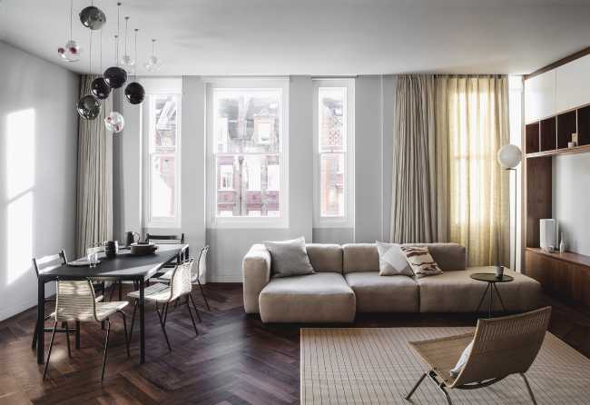 Salotto in legno di noce