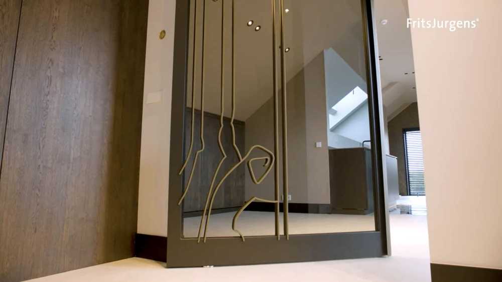 Private House at Nordiawerf - System M pivot hinge installation