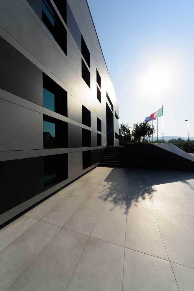 facciata ventilata e pavimento rivestimento gres porcellanato