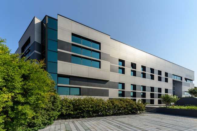 facciata ventilata lastre grigie