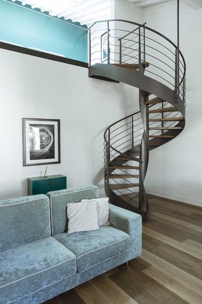 Scala a chiocciola in metallo