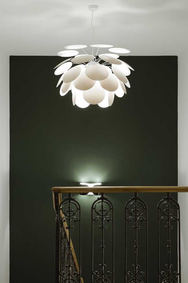 Balaustra e parete verde