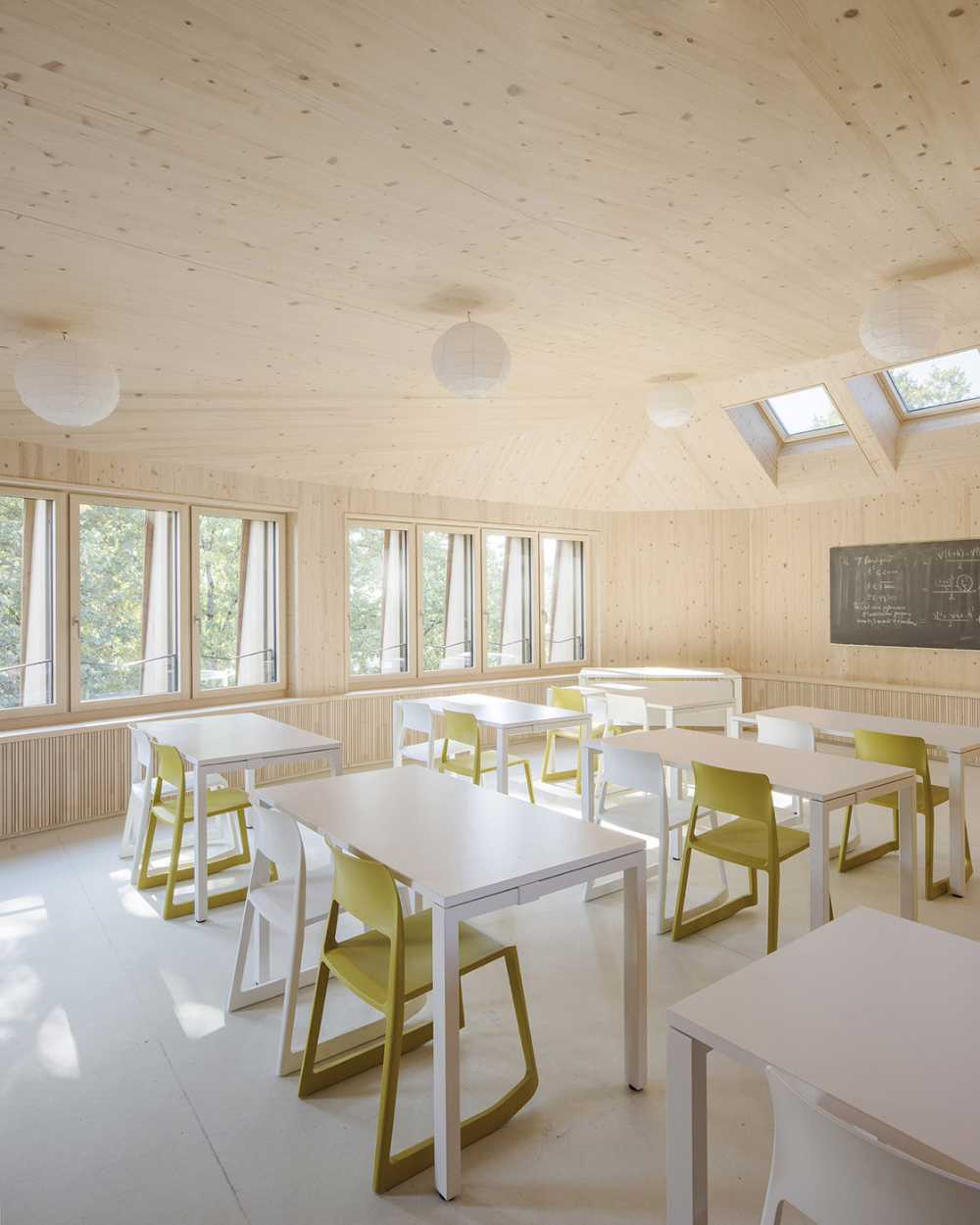 Ultimo piano di una scuola in legno