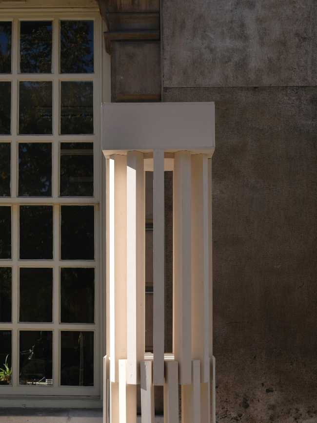 Riproduzione colonna di legno