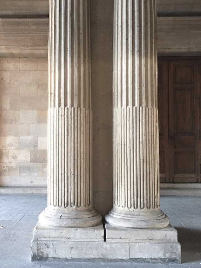 Riproduzione colonna di legno