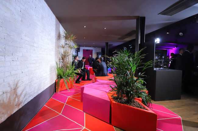 Sedute rosse e fucsia