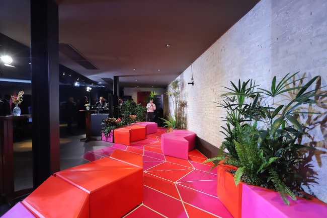 Sedute rosse e fucsia