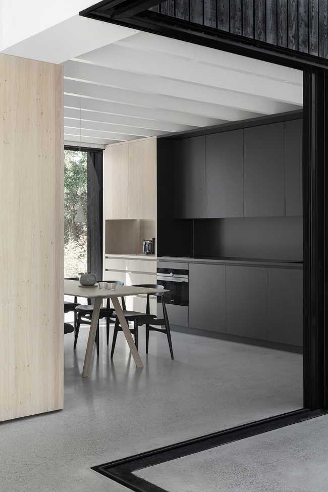 Cucina legno scuro e chiaro