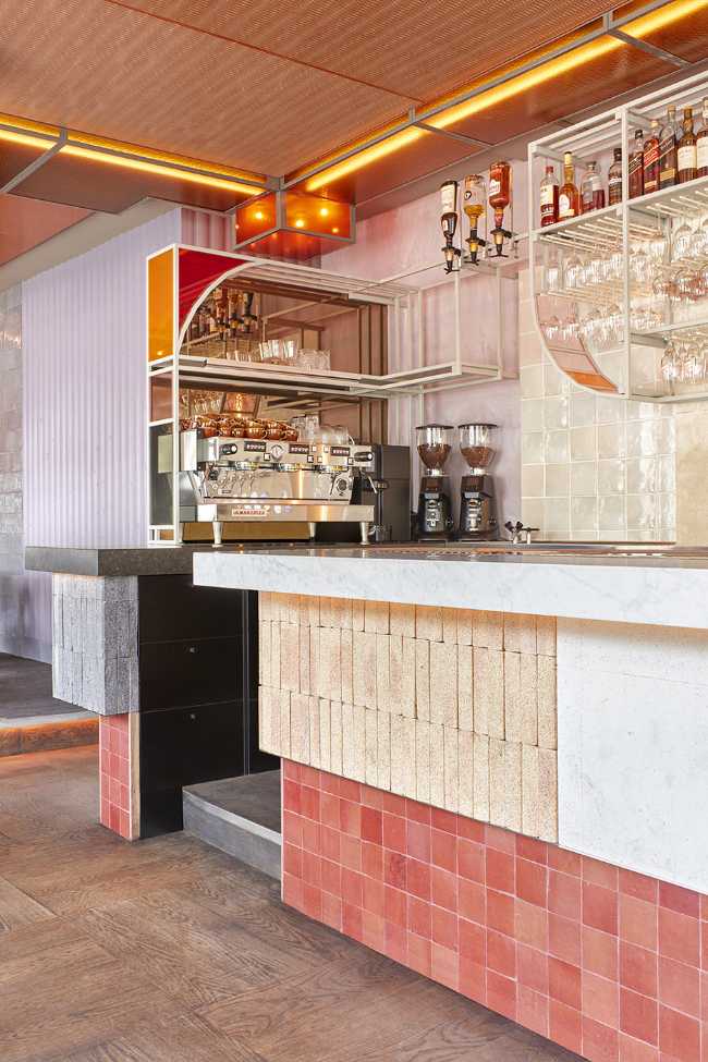 bancone in pietra e ceramica