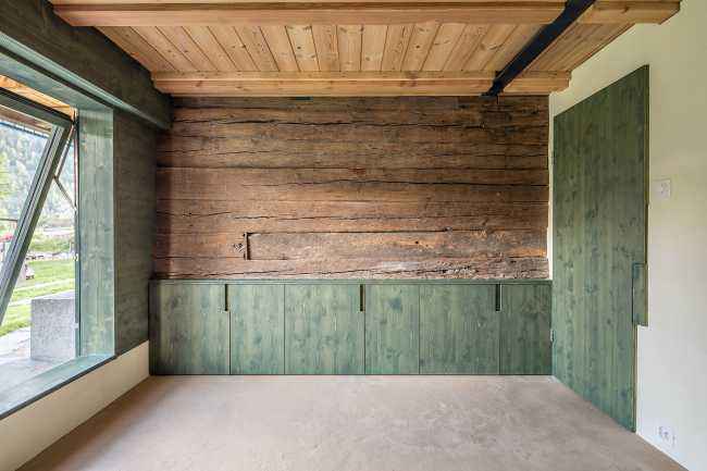 Interno chalet verde e legno