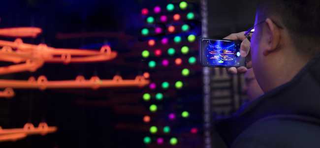 fiera stand installazione percorsi colorati tubi sospesi