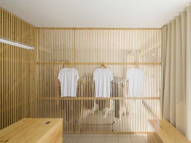 Interni con doghe verticali in legno