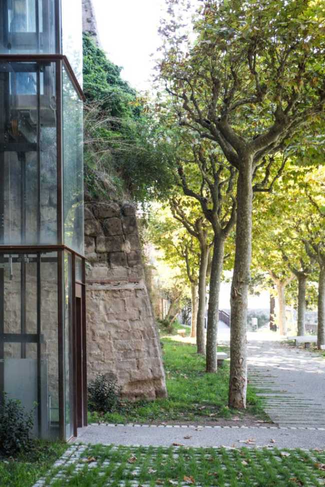 Ascensore in un viale