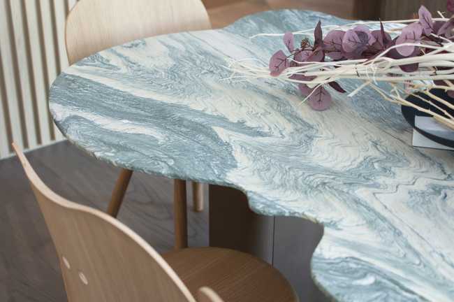 Dettaglio tavolo in marmo verde