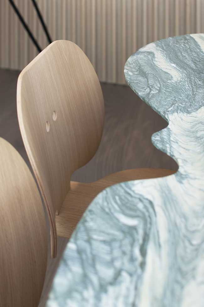 Dettaglio tavolo in marmo verde