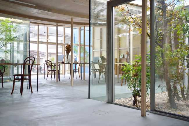 open space patio con giardino