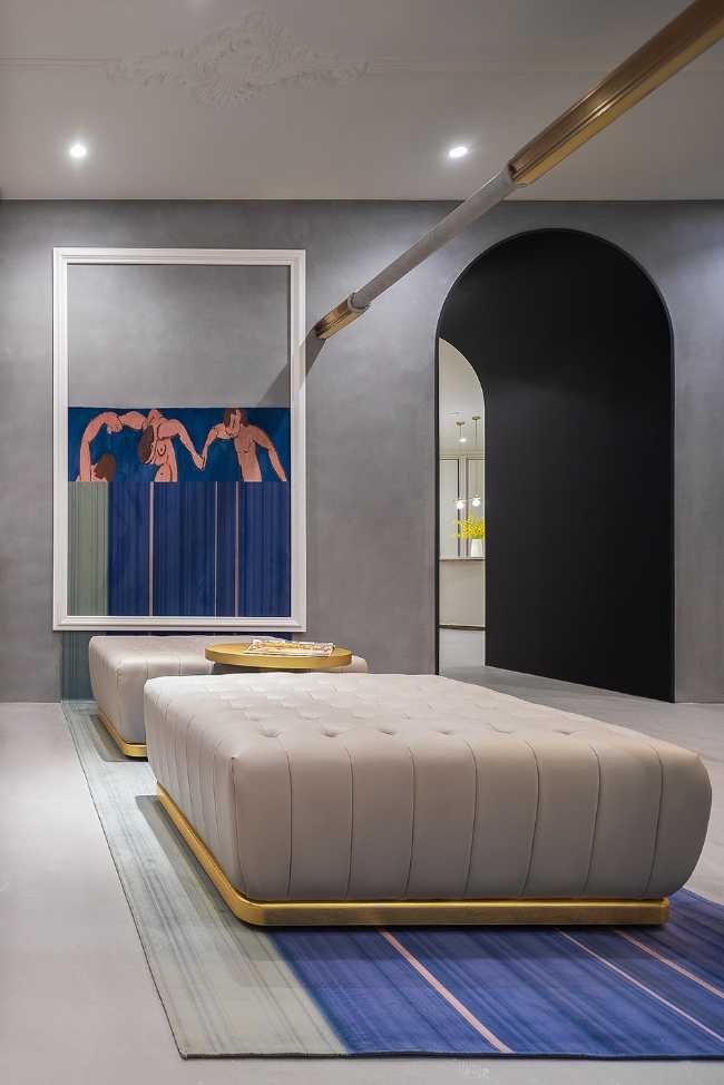 co-working sedute  e divani imbottiti finiture metalliche oro