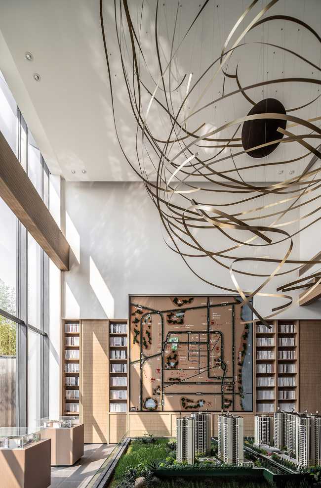 arredi in legno scultura metallo soffitto
