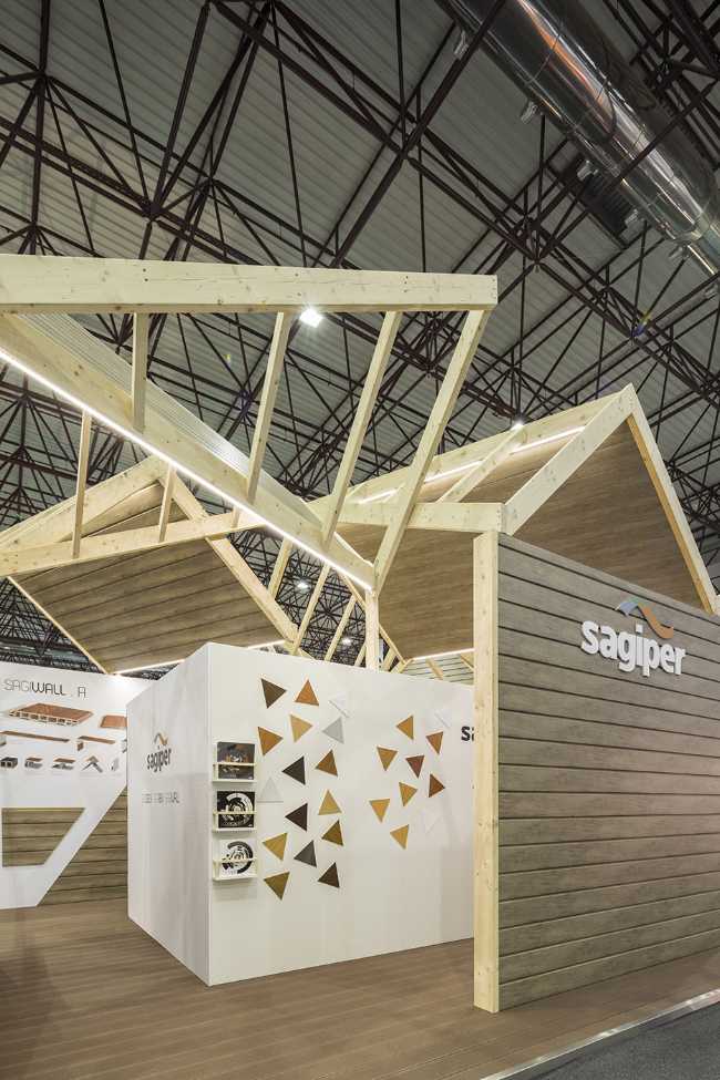 Stand promozionale in legno copertura geometrica