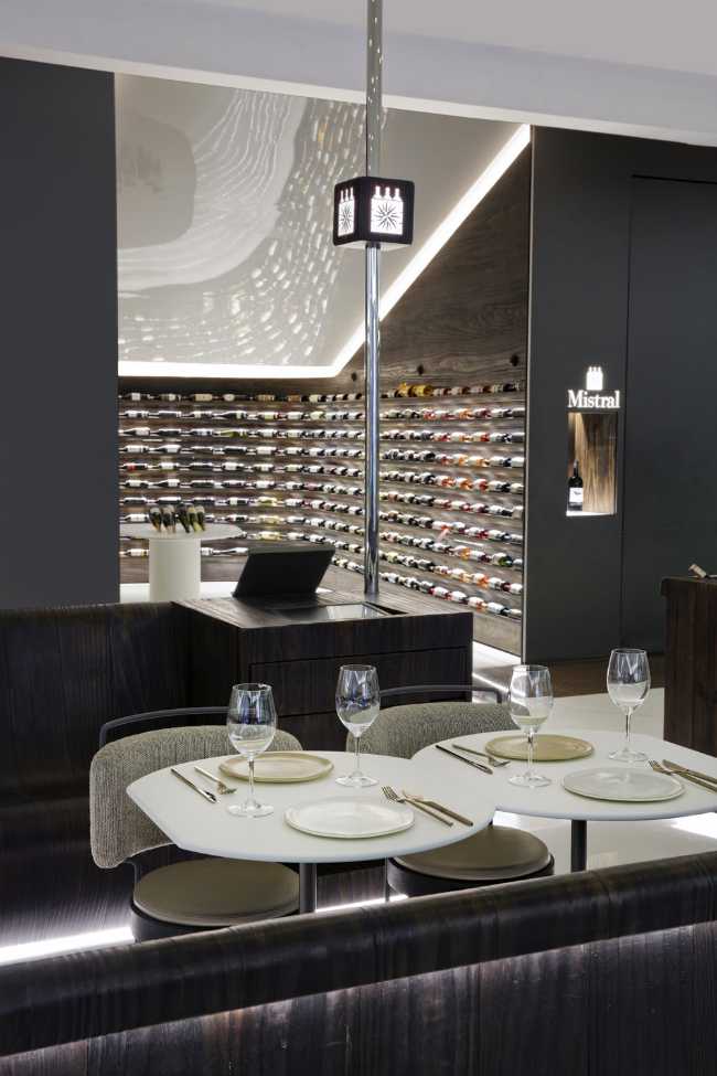 Tavoli per mangiare enoteca