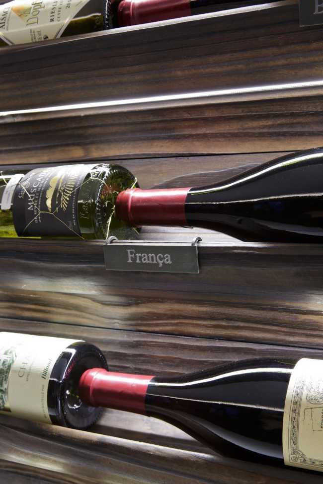 Dettaglio vini con etichezza