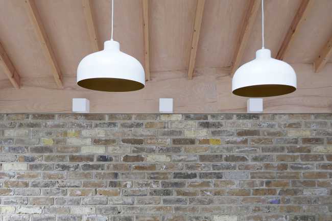 Ampliamento in legno abitazione sul parete in mattoni