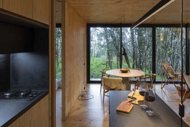 Interior rifugio nella foresta