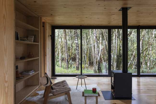 Interior rifugio nella foresta