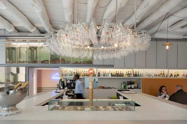 Interno ristorante bancone