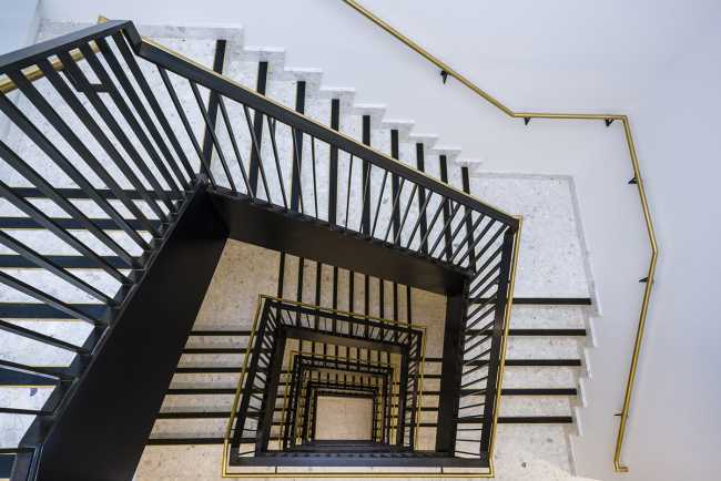 Corpo scala con dettagli dorati