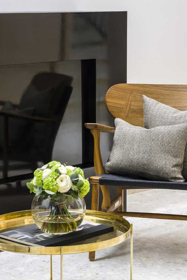 Sala d'attesa tavolino dorato