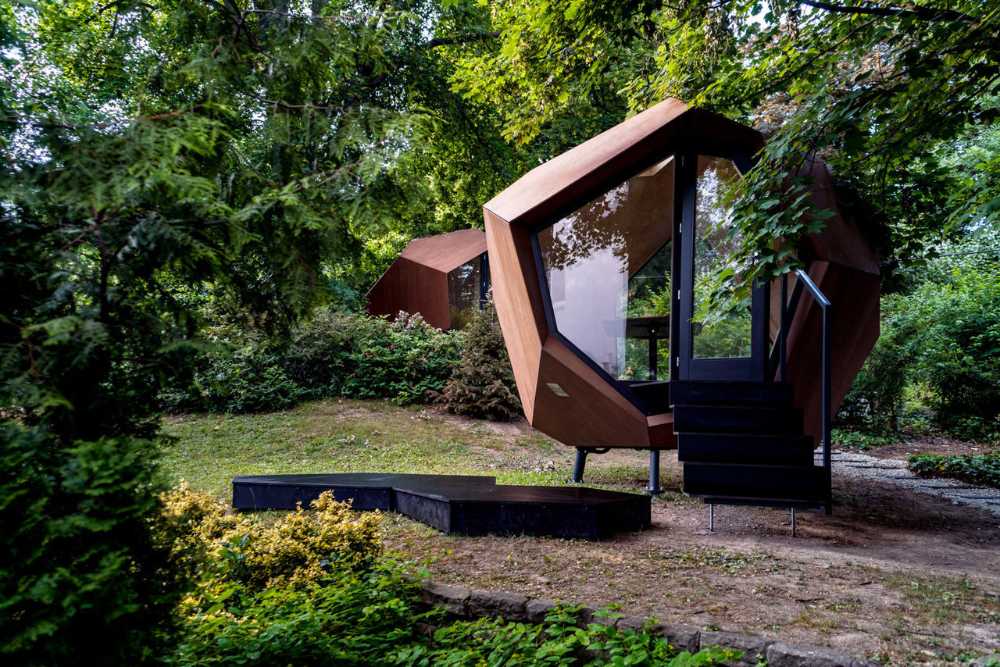 Cabina in legno dalla geometria spezzata