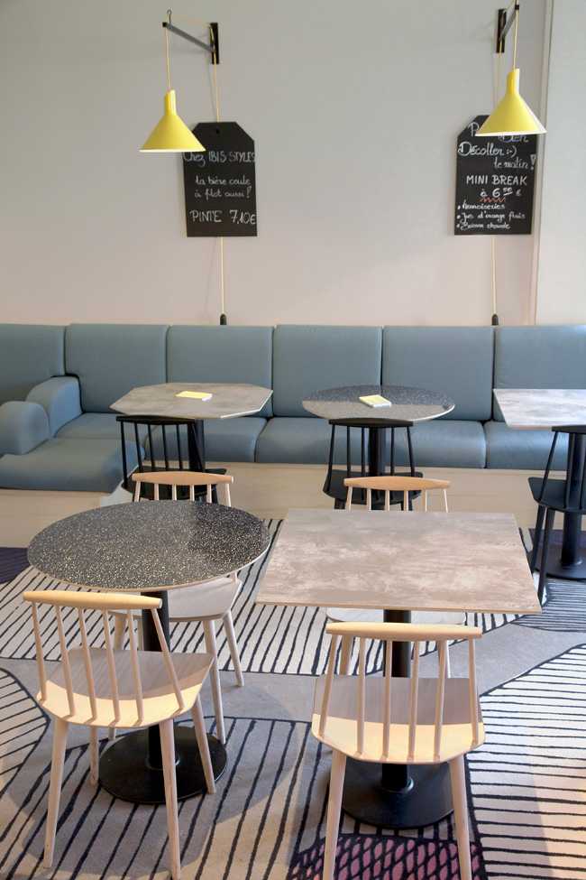 ibis bar furniture table and chairs wood carpet