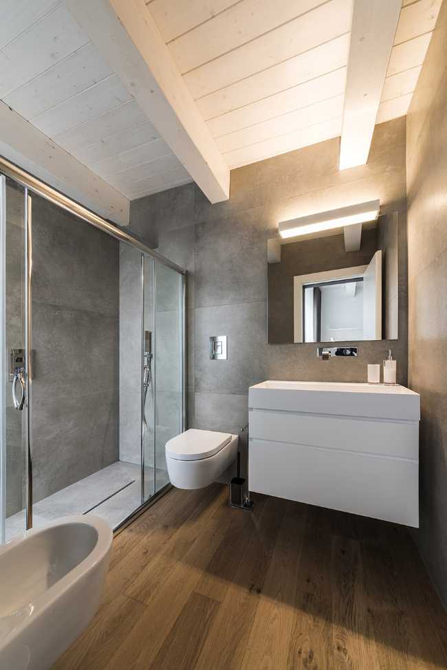 Bagno con parquet