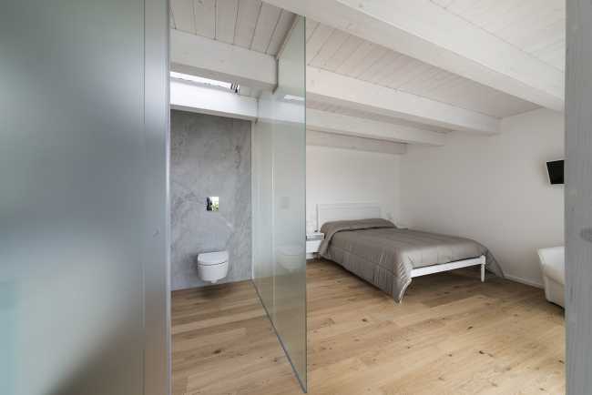 Camera da letto con bagno vetrato