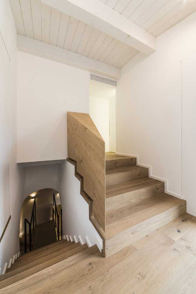 Corpo scala in legno