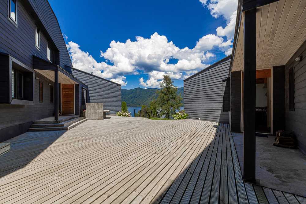 Due case in legno identiche
