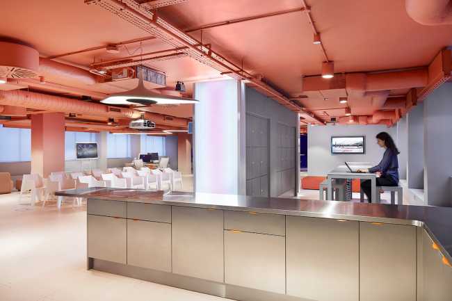 centro ricerca ospedaliero pareti e controsoffitto rosa arancione