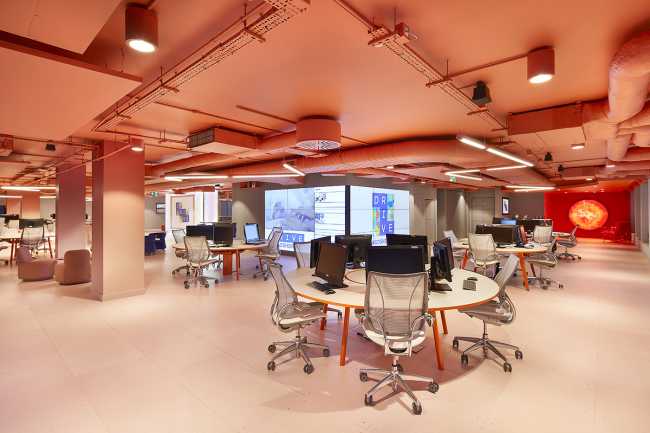 centro ricerca ospedaliero pareti e controsoffitto rosa arancione