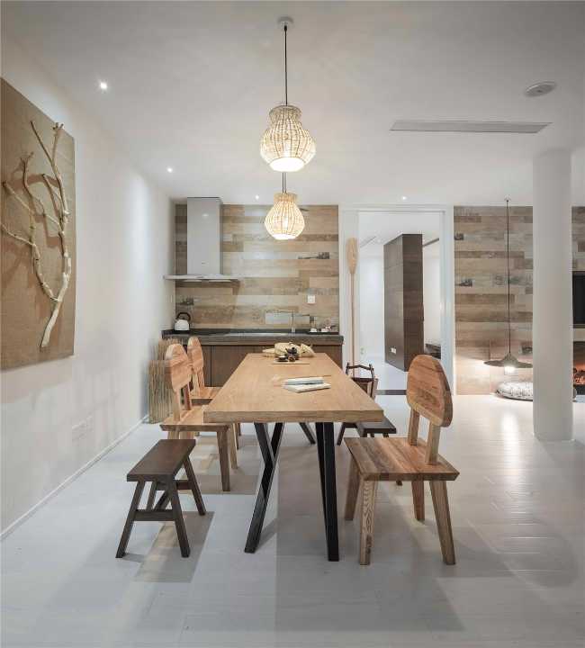 hotel boutique suite arredi tavola panca sedie finiture legno