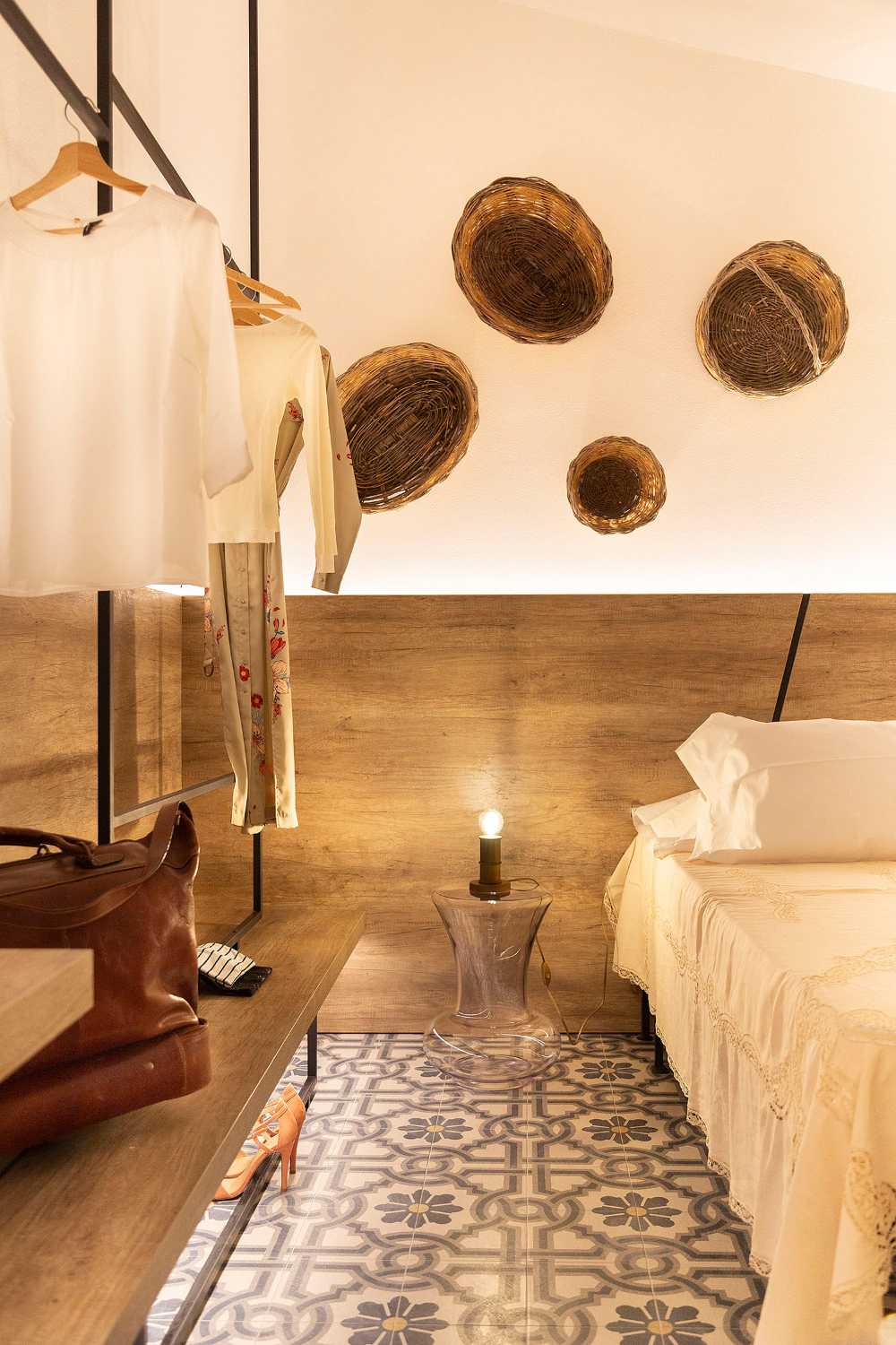 B&B rivestimento ceramica pavimento e soffitto
