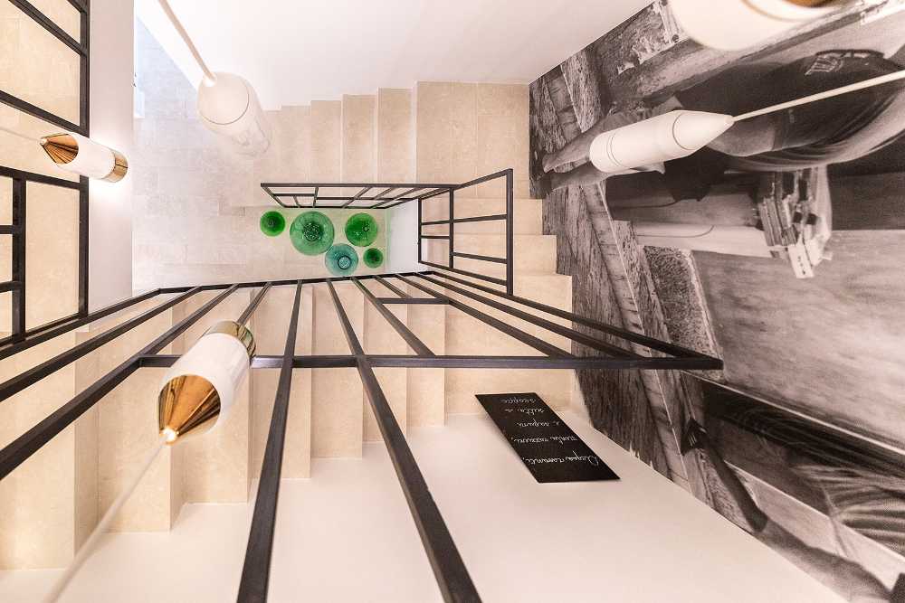 B&B rivestimento ceramica pavimento e soffitto